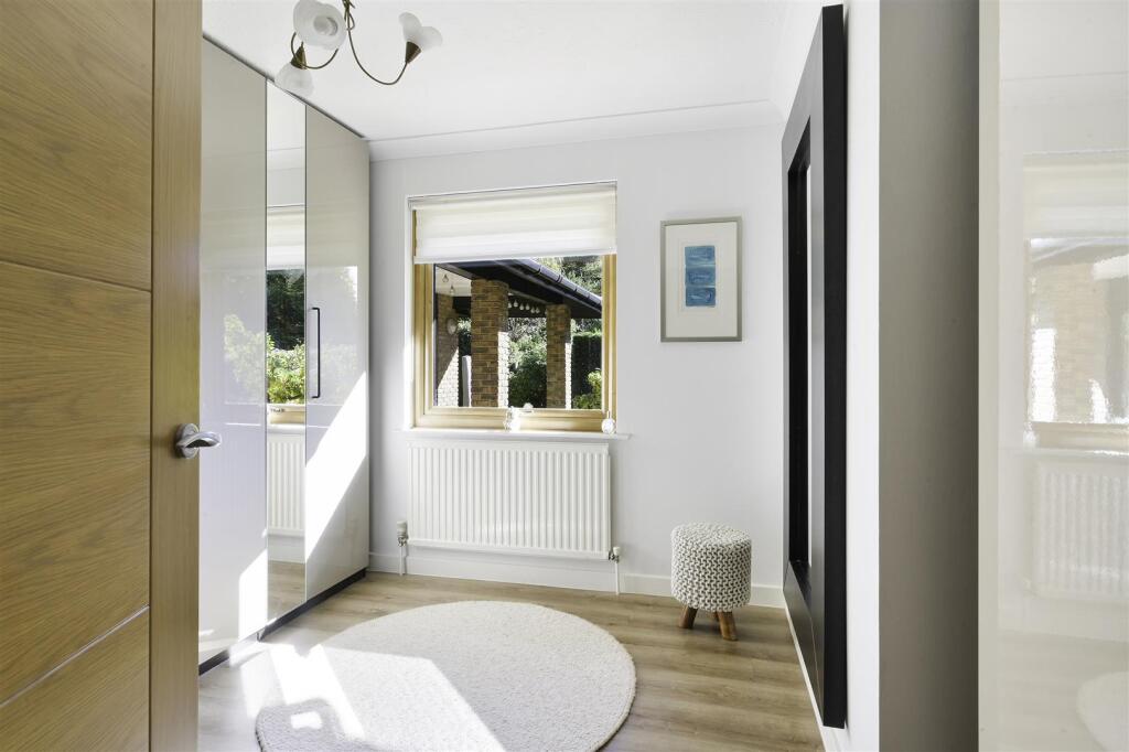 SILVER CLOSE, 4- (5).jpg