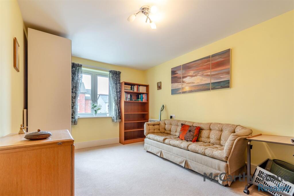 8666627-interior01.jpg