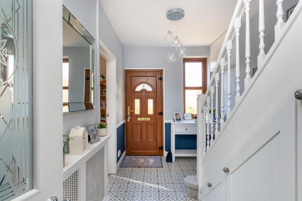 1O3GRFY - Hallway B.jpg