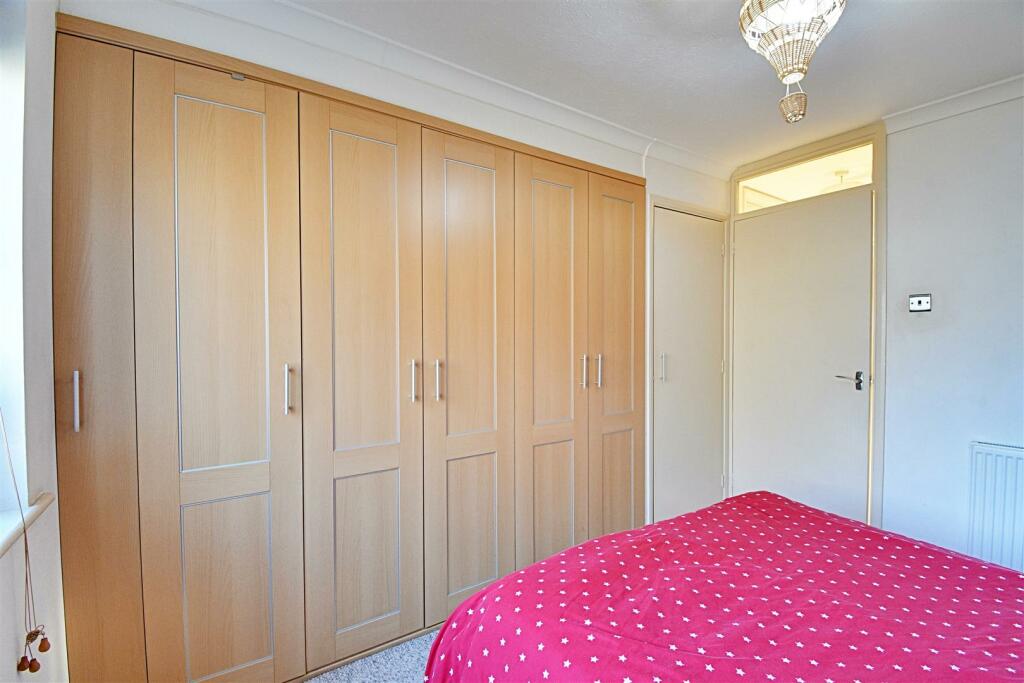 Bedroom 1_2.jpg