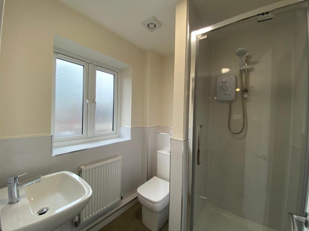 EN SUITE 1.jpg