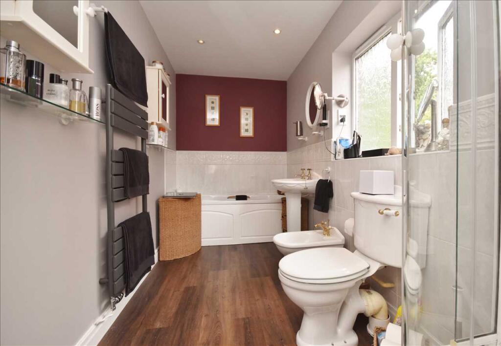 En-Suite Bathroom