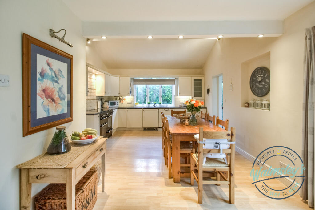 Kitchen dining room