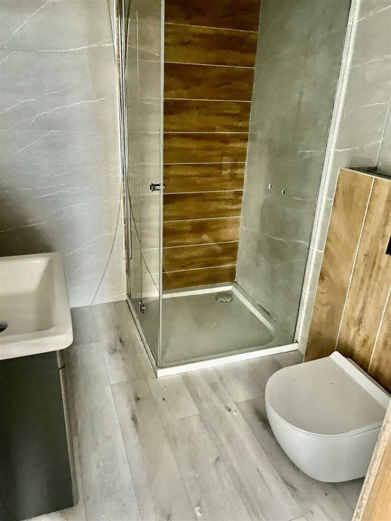 BATHROOM 1.jpg