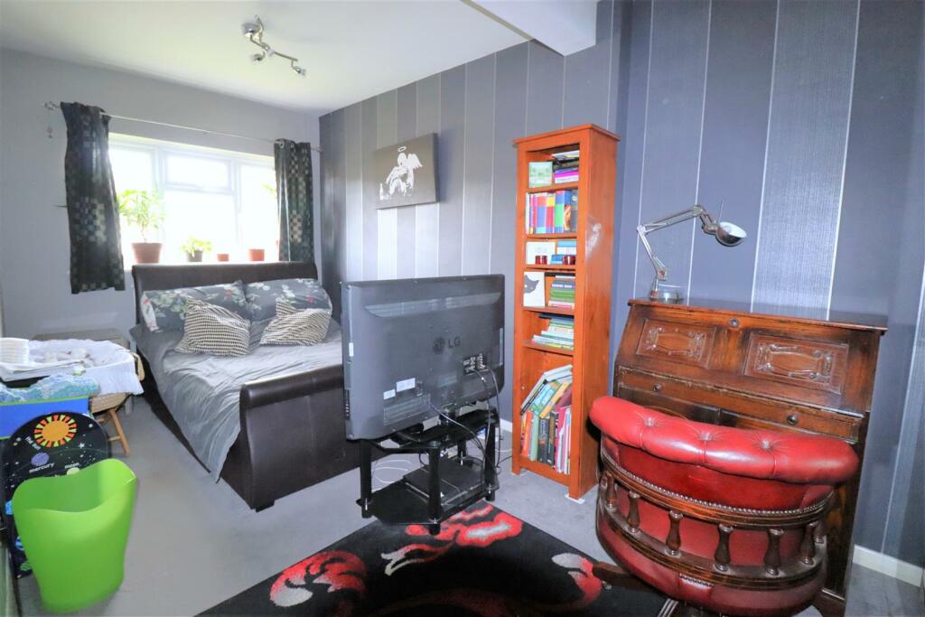 Bedroom 2.JPG