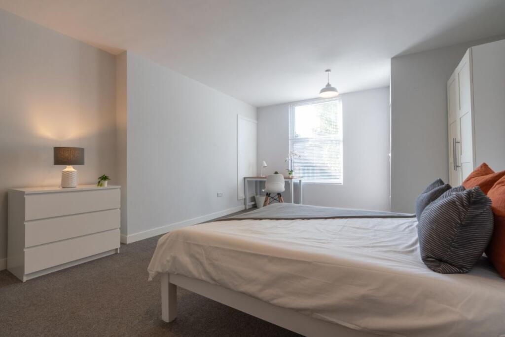 Flat D Portland Road