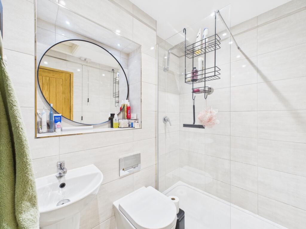 CAM02023G0-PR0129-STILL008