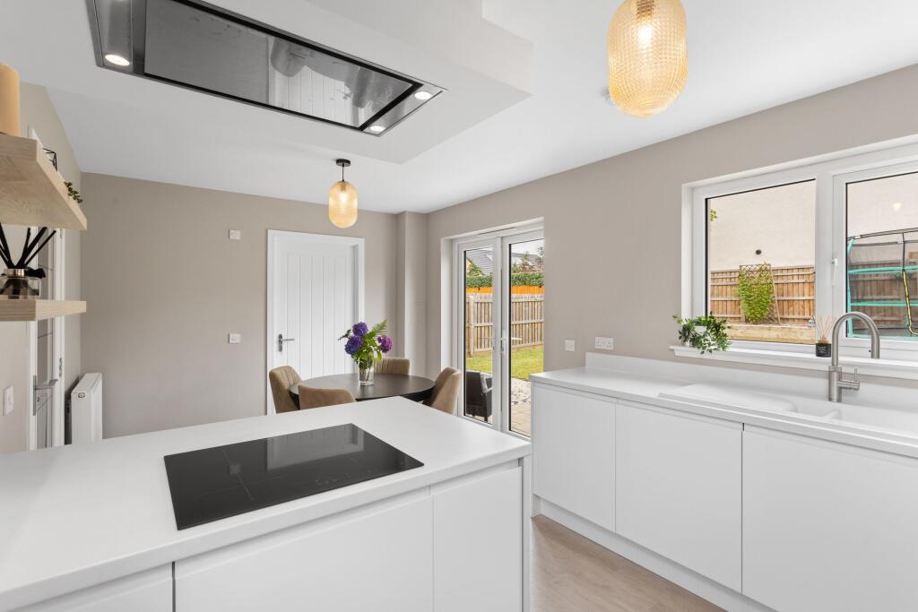 Kitchen / Dining Area