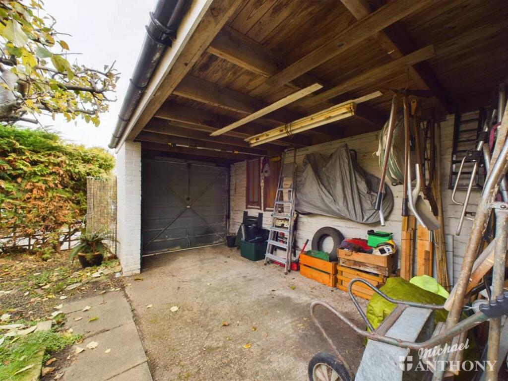 CAM03218G0-PR0454-STILL013-thumbnail-h750-70