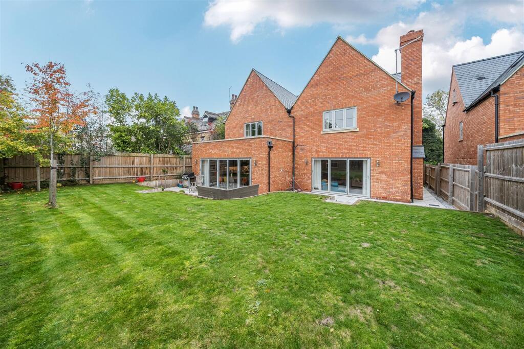 15a Brackley Road, Silverstone (8).jpg