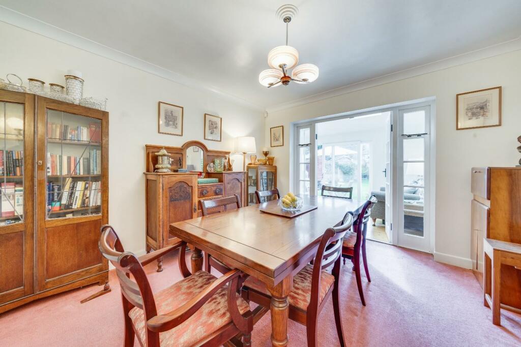 A15 - dining room.jpg