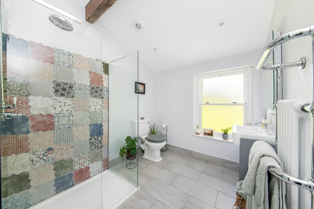 GUEST BEDROOM EN-SUITE