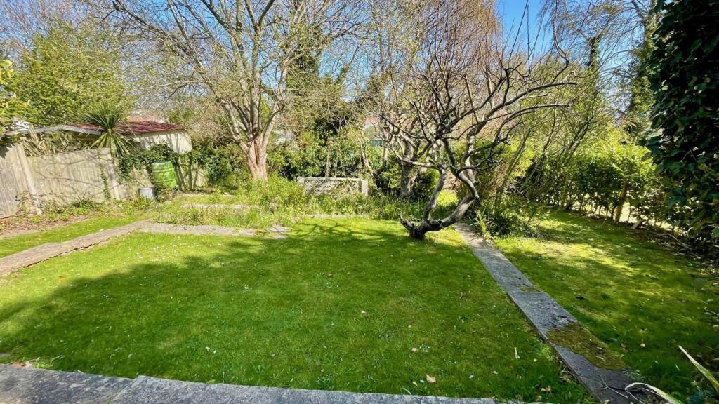 LARGE LANDSCAPED REAR GARDEN