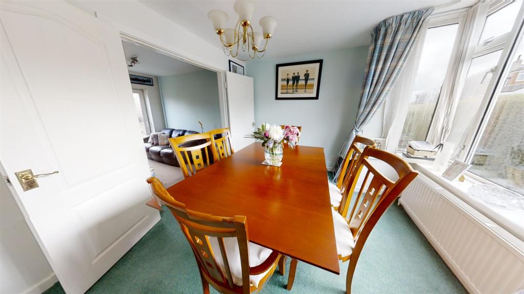 DINING ROOM.jpg