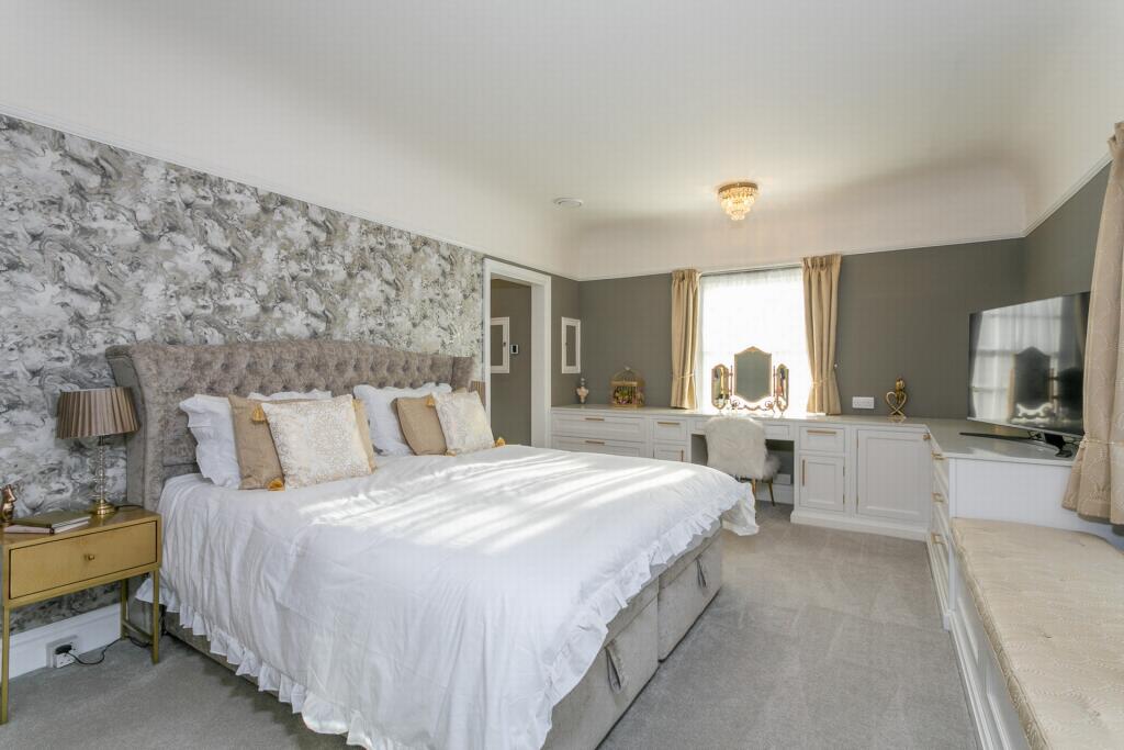 Principal bedroom