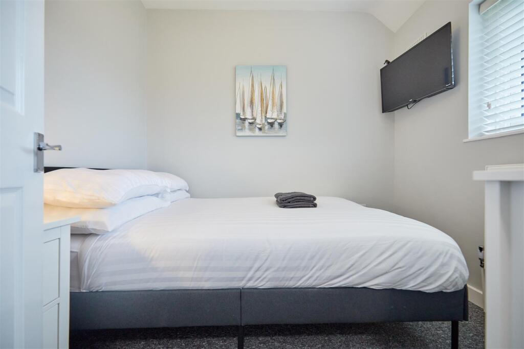 2 Barnesdale Road 25.jpg