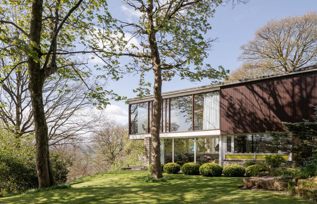 208446 - Farnley Hey, Huddersfield, West Yorksh...