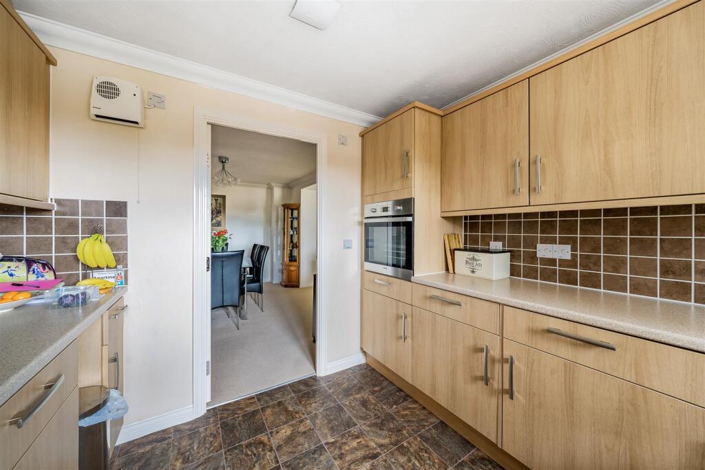 Kitchen (2).jpg