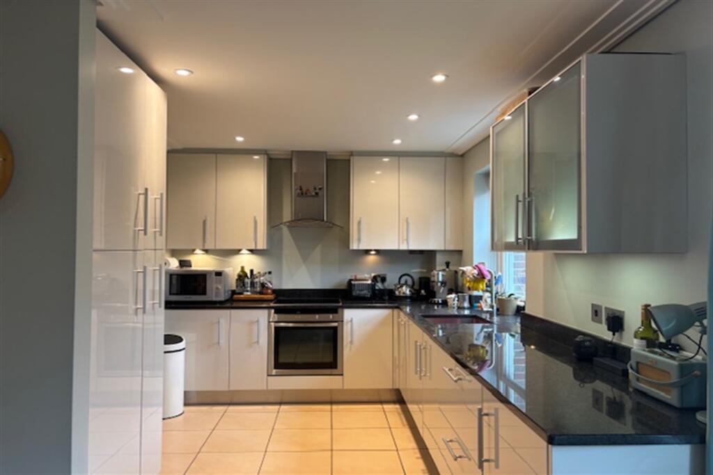 Kitchen (Main)