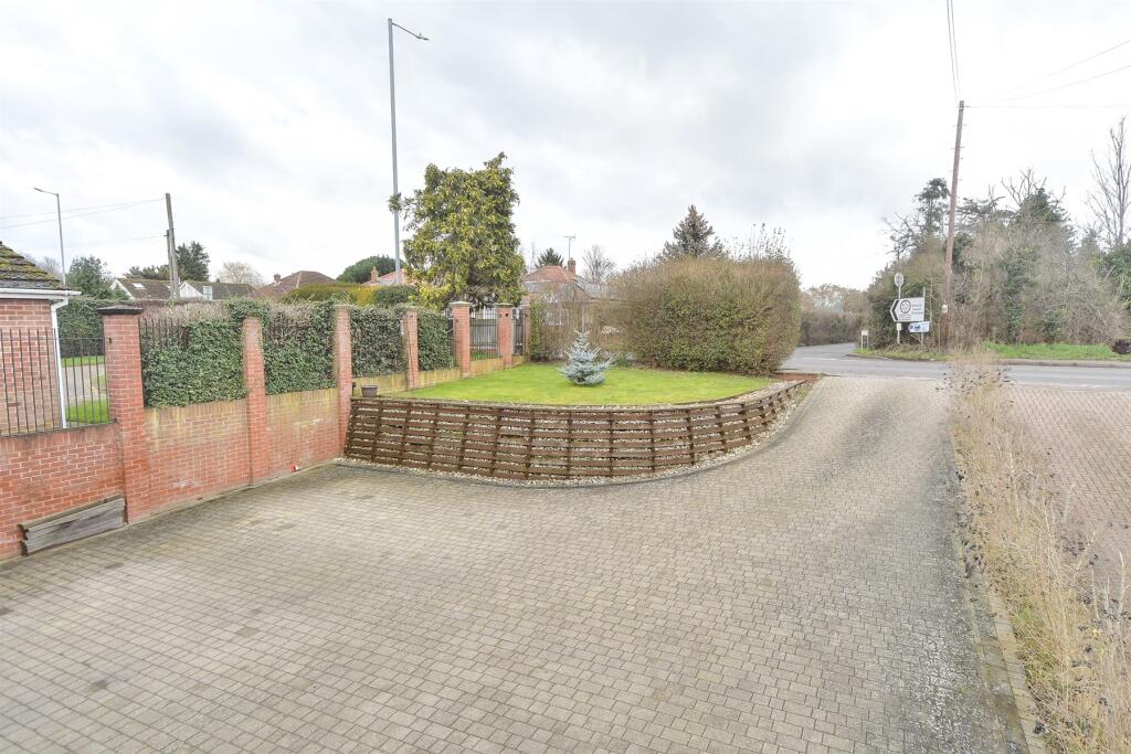 Driveway/Parking