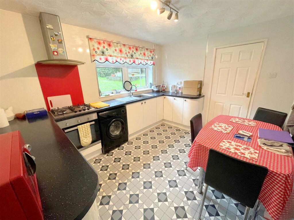 Kitchen c.jpg