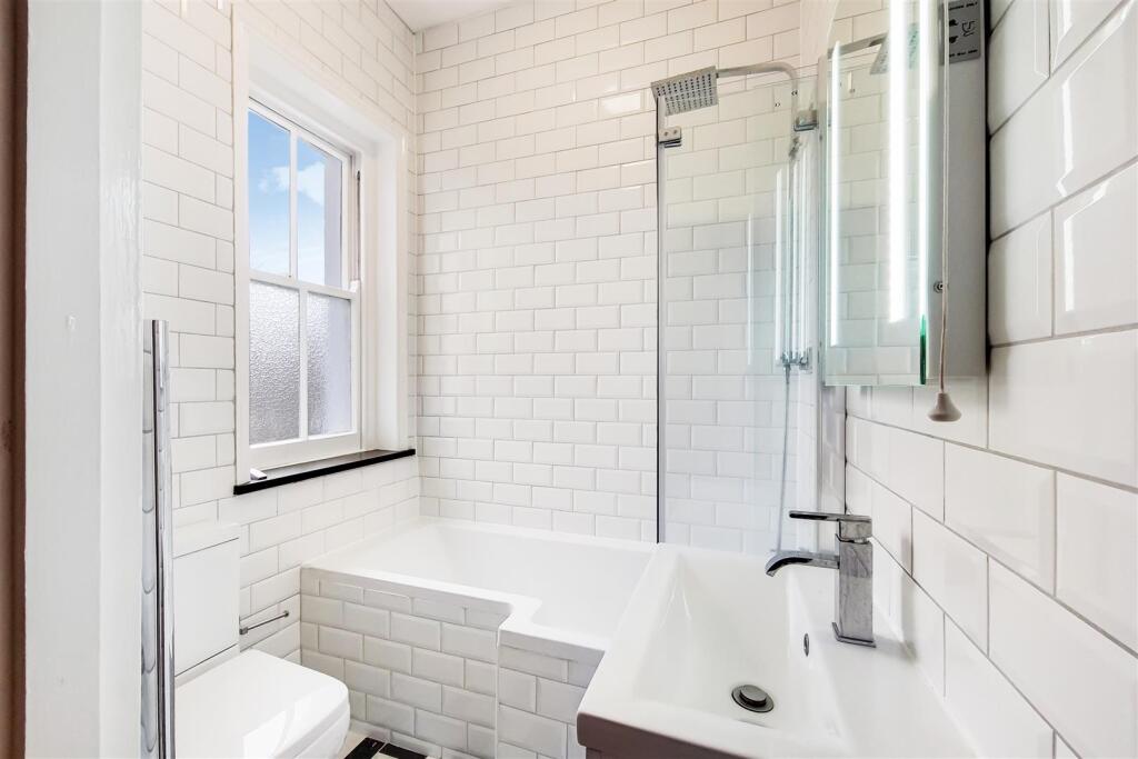 6_Bathroom-0.jpg