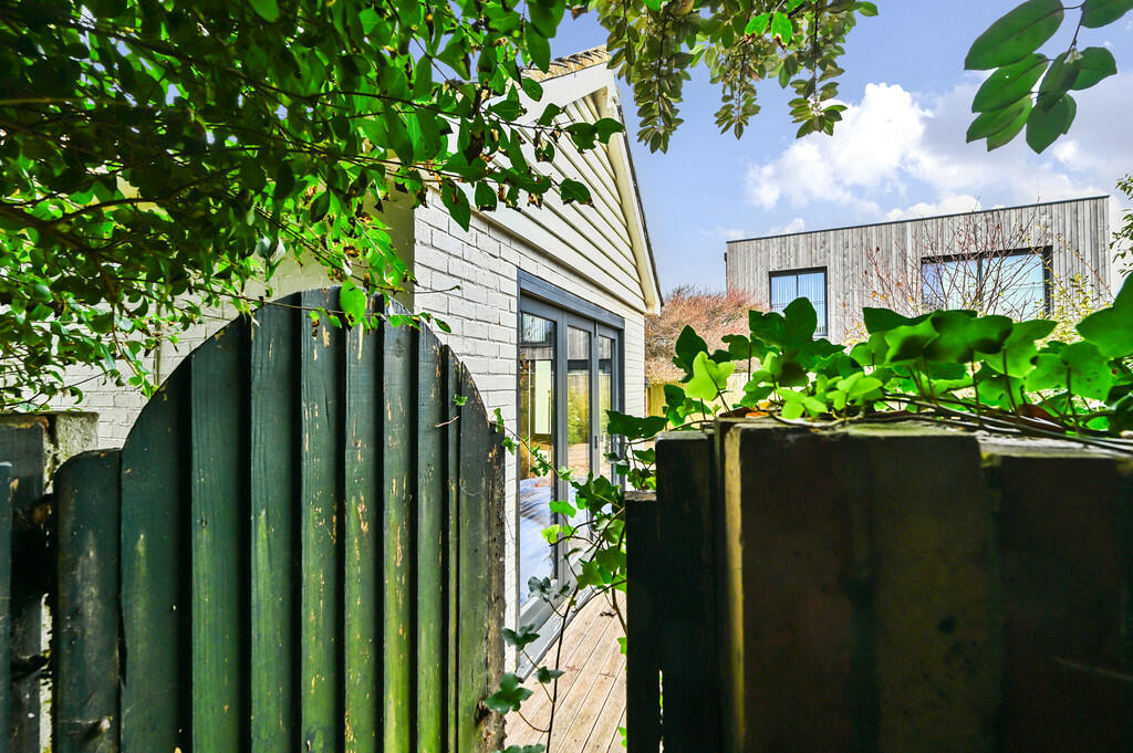 Dereta, first Ave...