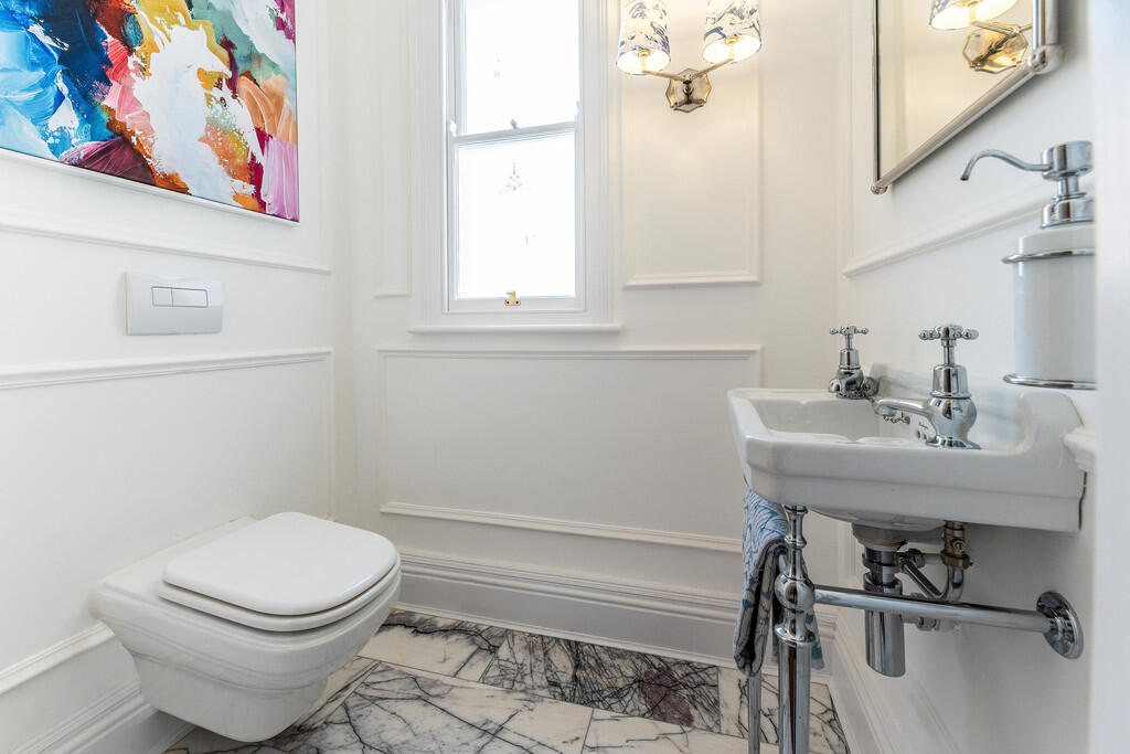 2 Elmhurst House ...