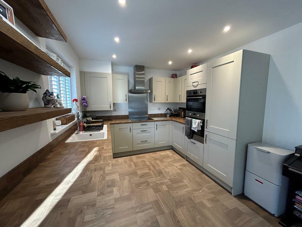 KITCHEN DINING ROOM