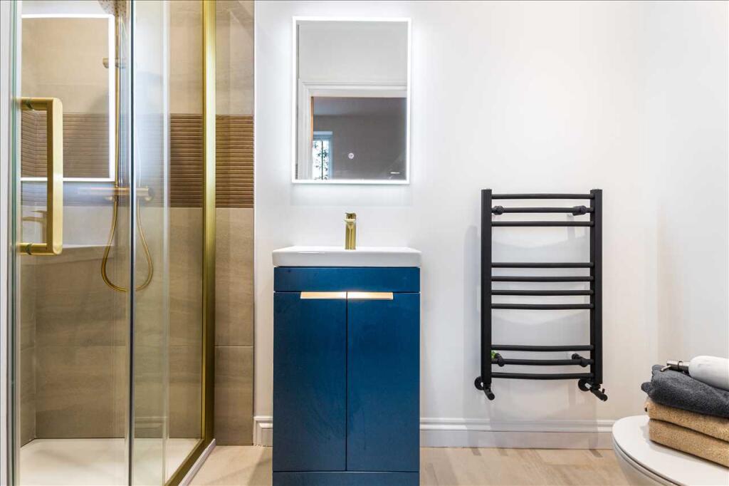 APARTMENT 1 / SHOW