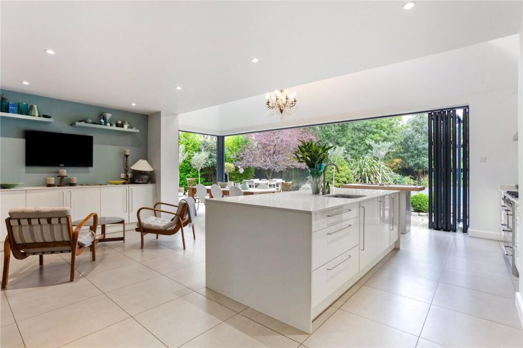 Kitchen /Dining Room