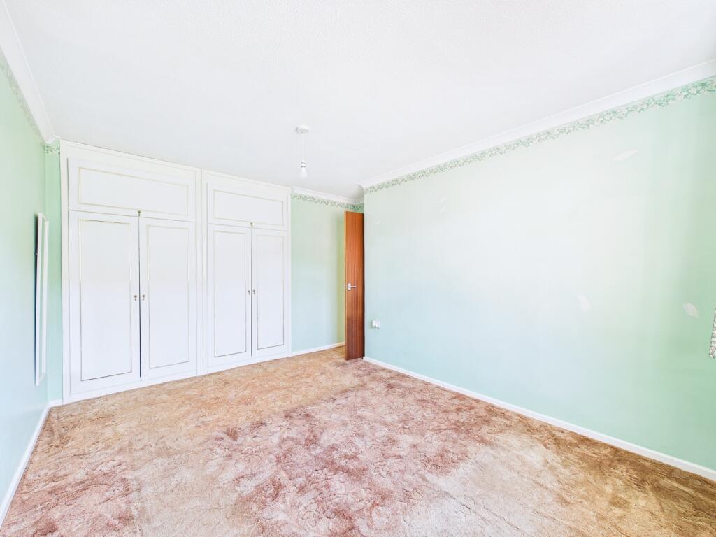 CAM01338G0-PR0137-STILL005