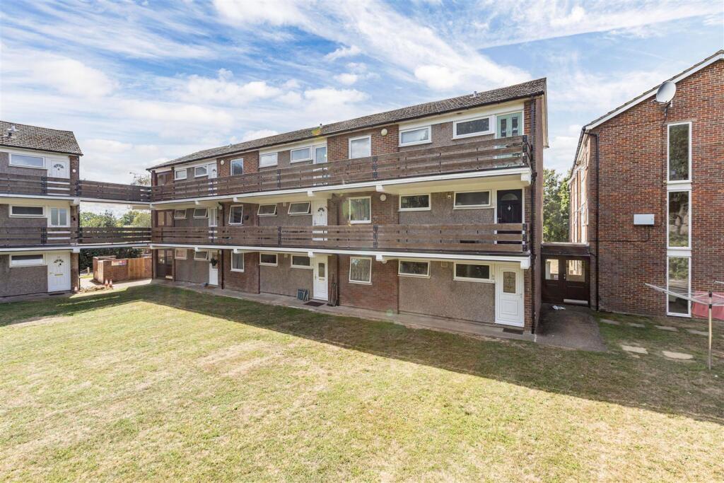 New Court, KT15 2EE - 11.jpg