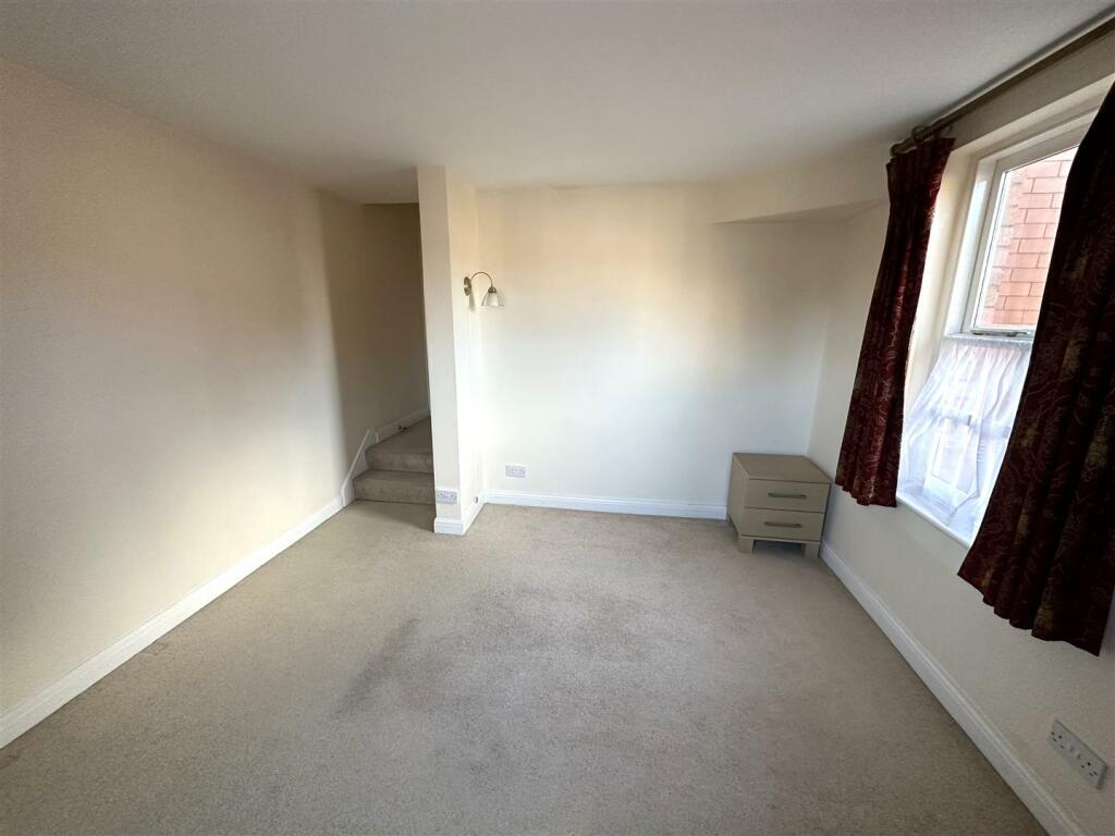 bed 1 2 .jpg