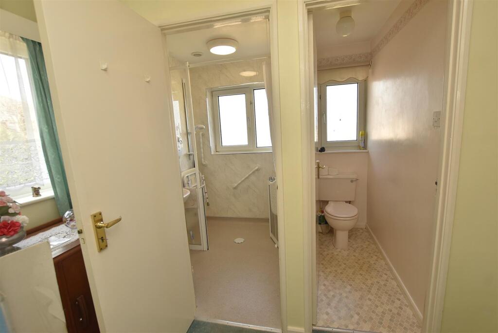 Wet Room &amp; Separate WC