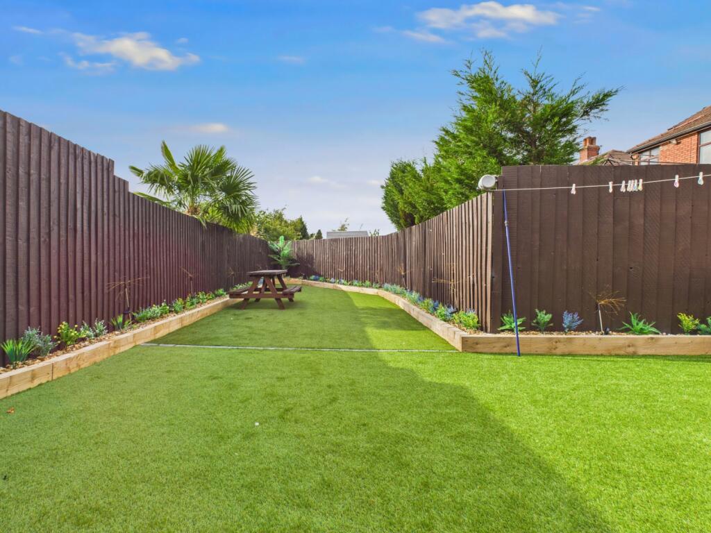 CAM03729G0-PR0138-STILL025