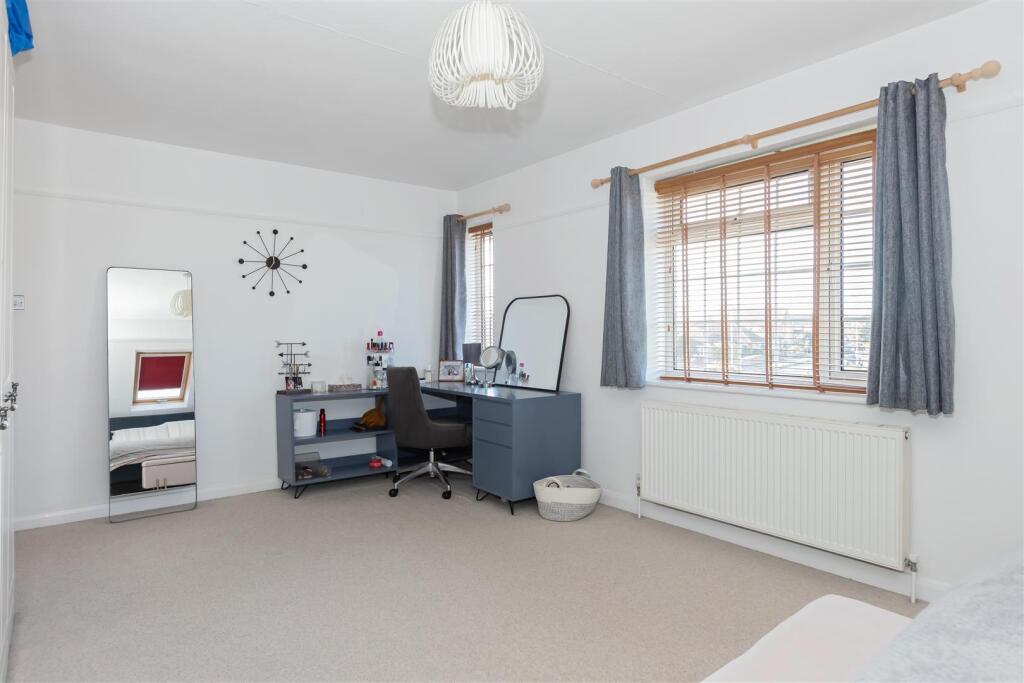 Cowdray Drive_8.jpg