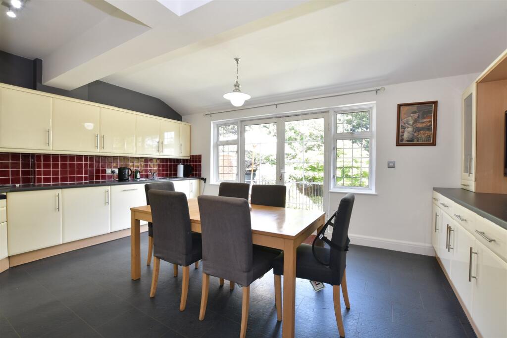 Kitchen/Breakfast Room