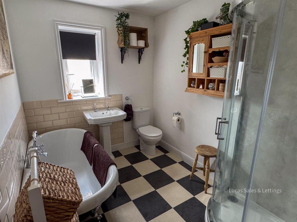 25 Queen Eleanor Rd Geddington-11.jpg