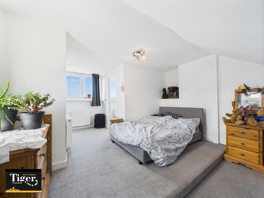 CAM02176G0-PR0577...