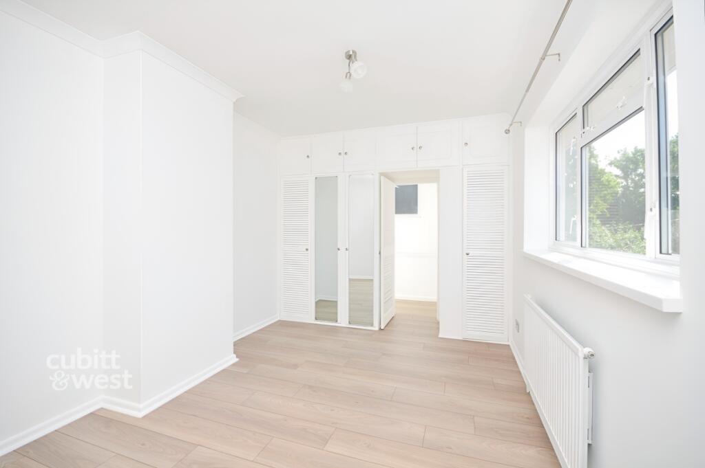 59fc04f4-bedroom2