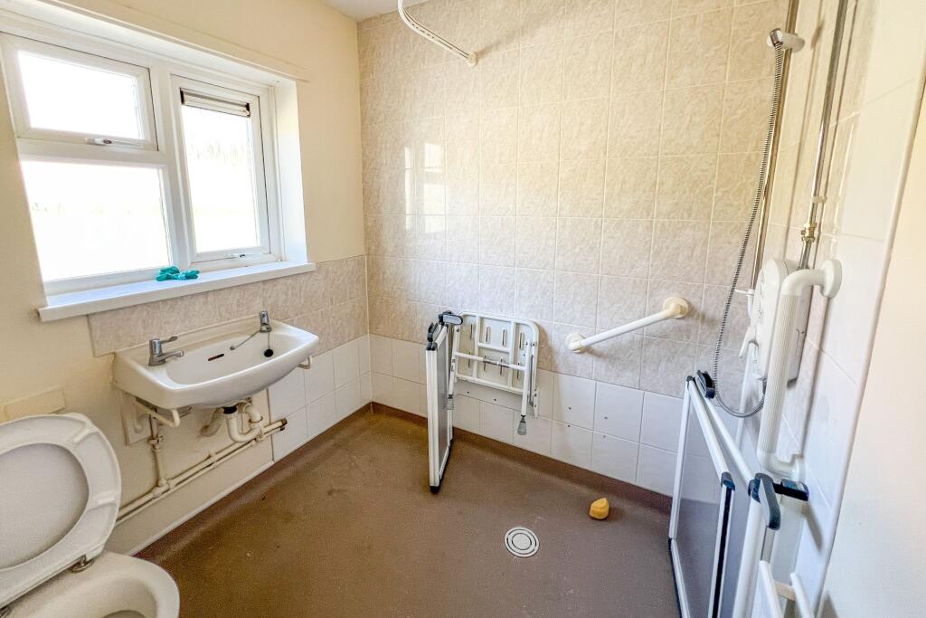 102a Oaklands, Chippenham, Wiltshire, SN15 1RH