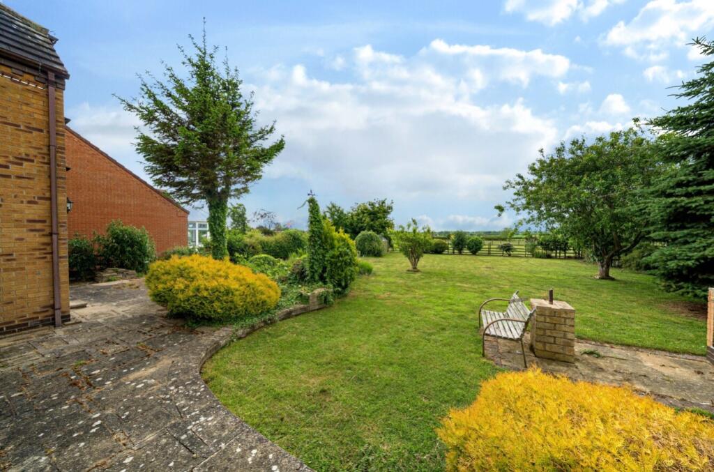 1299933-16-683a3f0d08831-ARW