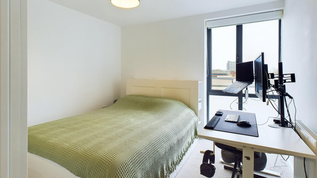 CAM04968G0-PR0005-STILL002