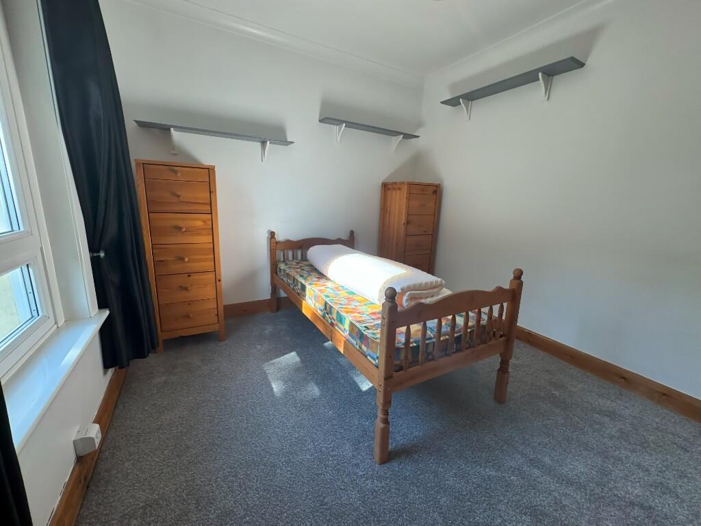 Bedroom 2 (2)
