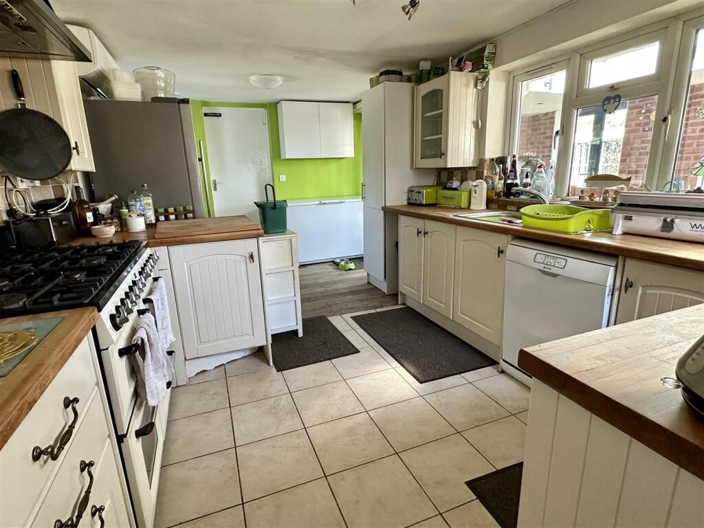 kitchen/utility