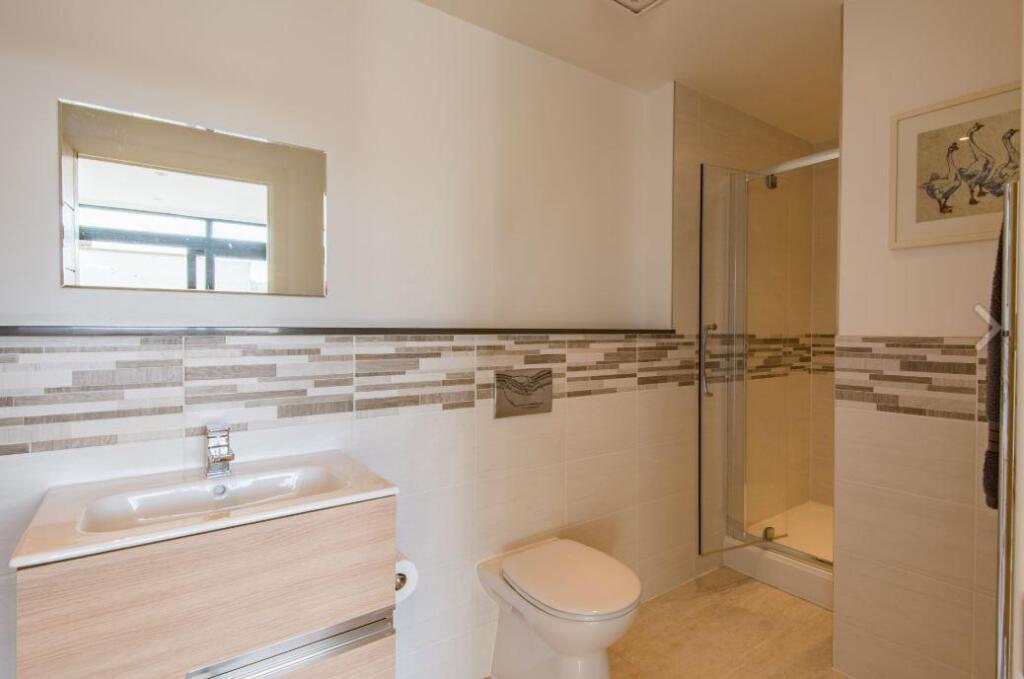 bathroom ..JPG