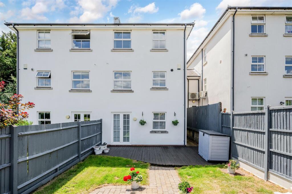 ST THERESA CLOSE (2).jpg