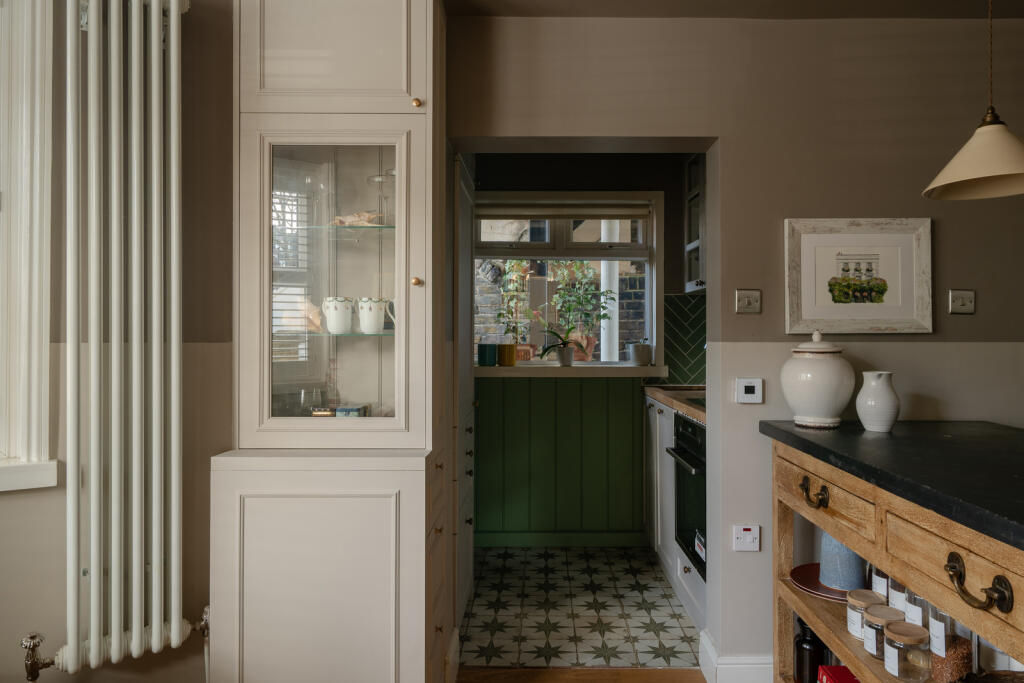 258417 - Lordship Lane, London SE22 - high res ...