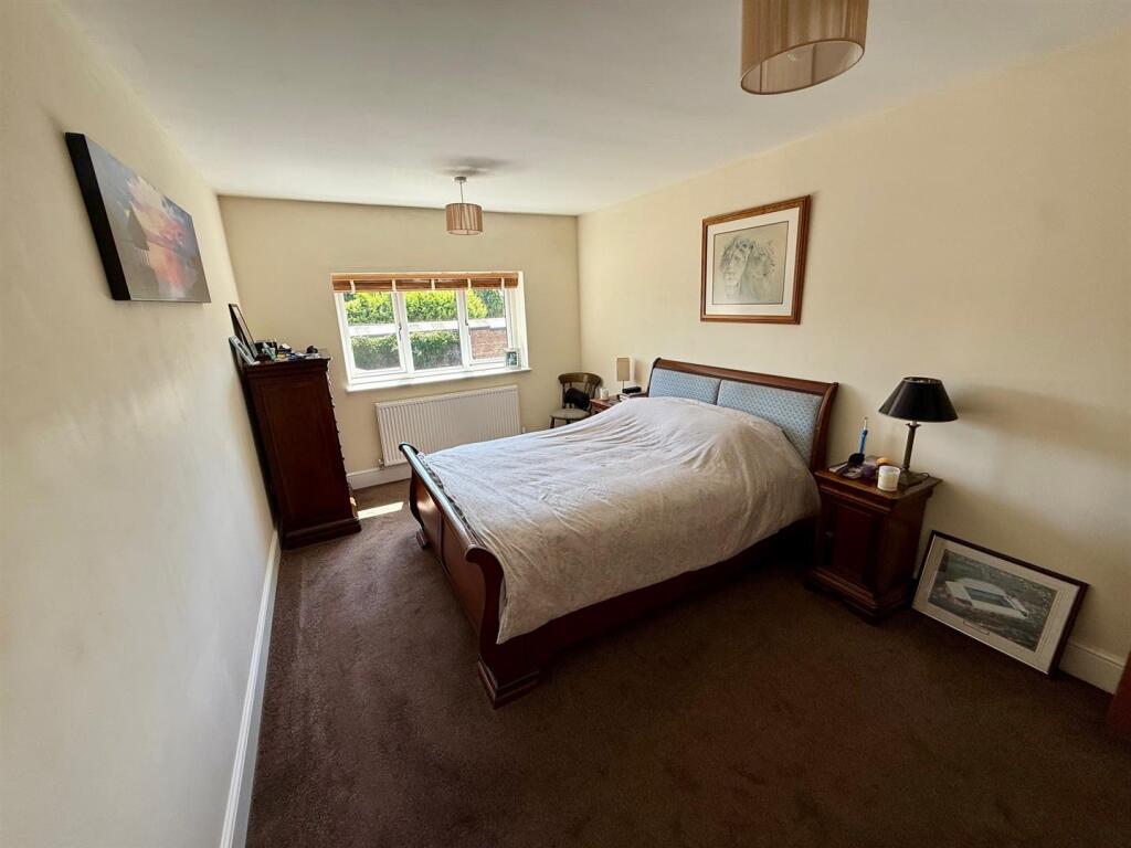 BR012 Bed1.jpg